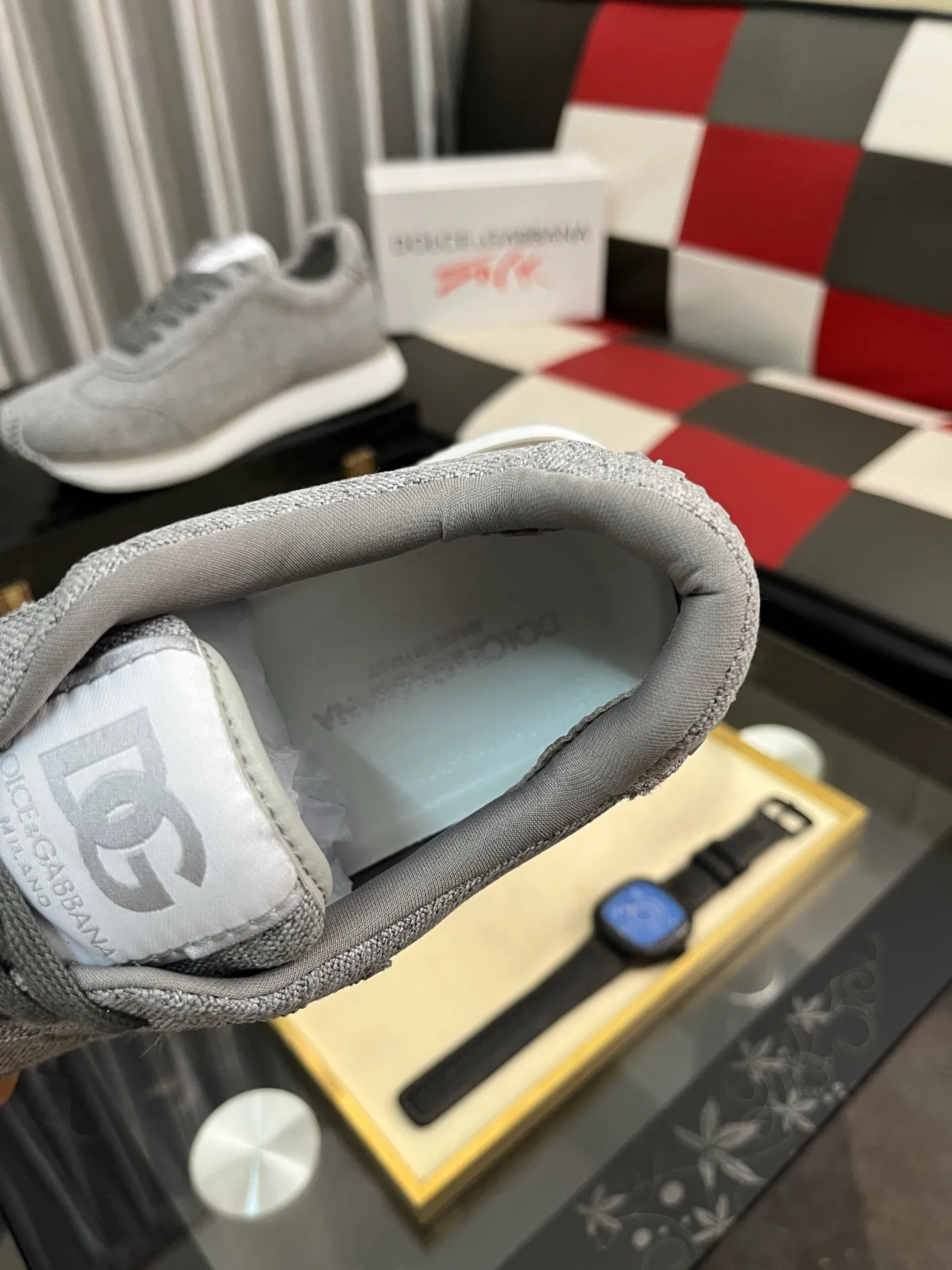 Men's shoes 💰458⌚️⌚️DG's latest popular casual shoes 🔥🔥, the tongue has the brand's iconic details, and the combination of silk cowhide and cow suede enhances the style. Fashionable and versatile, it can complement any look. Create an exquisite design with unique dynamic vitality and modern atmosphere, showing modern elegance. Size: 36-464️⃣colors available